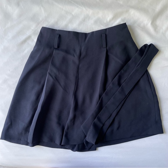 Uniqlo Women Drape Shorts - Navy Blue - Picture 3 of 11